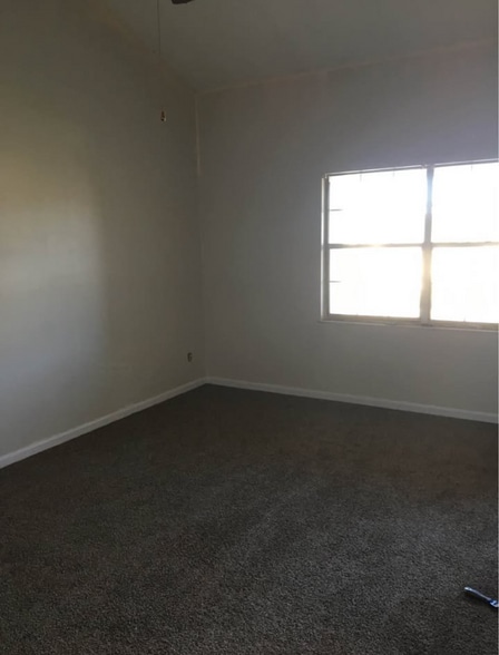 Building Photo - 18 Greenwood Dr