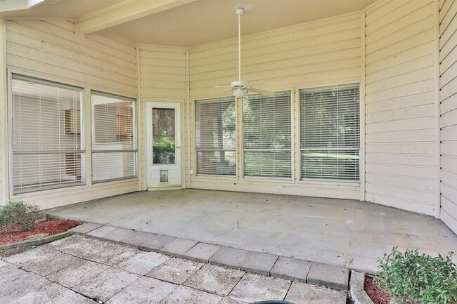 Building Photo - 10910 Scenic Dr