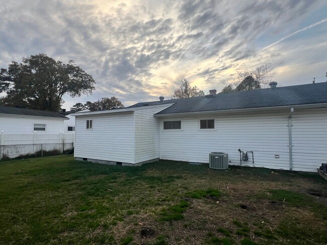 Building Photo - One Story Single Family In Norfolk