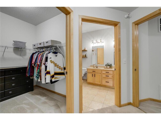 Building Photo - 2565 Franklin Ave