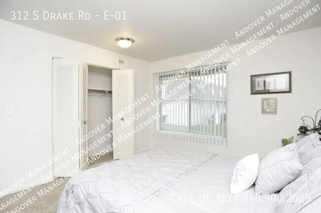 Building Photo - 312 S Drake Rd