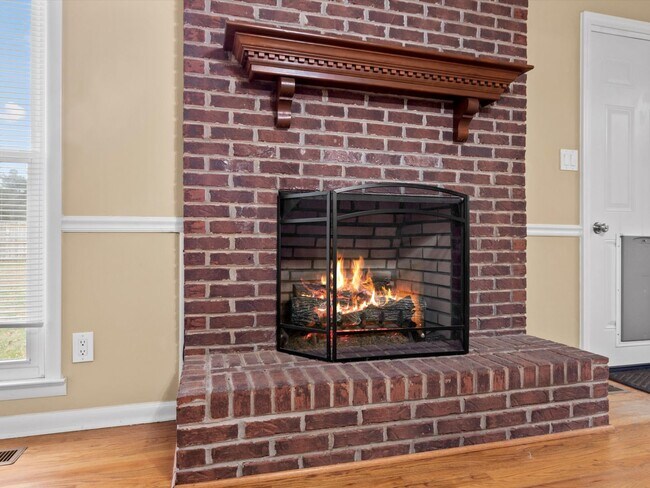 Building Photo - Nice, well-maintained home located on a quiet street in East Limestone.