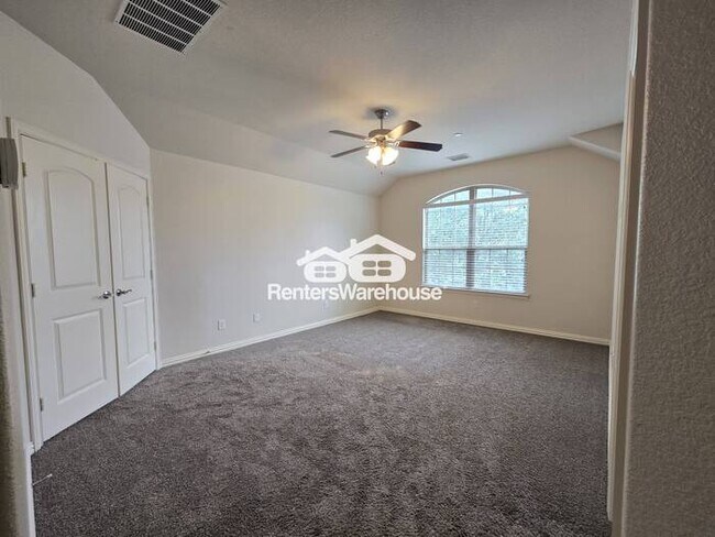 Building Photo - MOVE IN READY - Spacious 2-story townhouse...