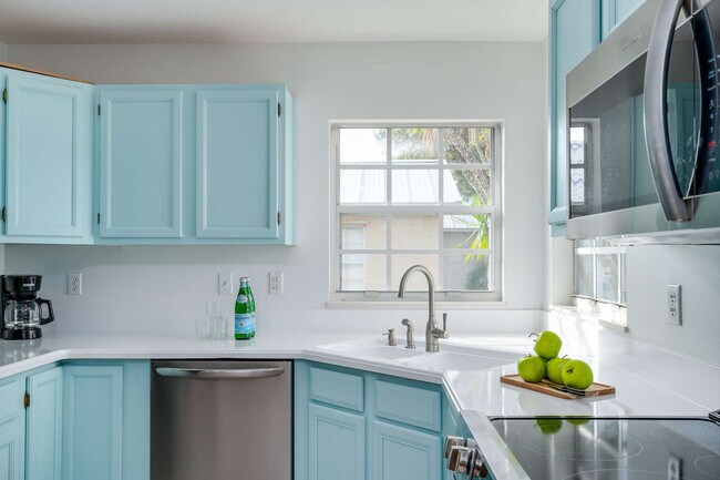 Building Photo - 1136 9th Square