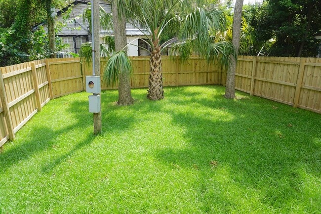 Building Photo - 2 BED | 2 BATH | GATED BACKYARD | MIDTOWN