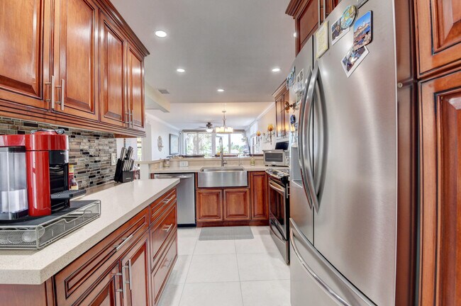 Building Photo - 19 Royal Palm Way