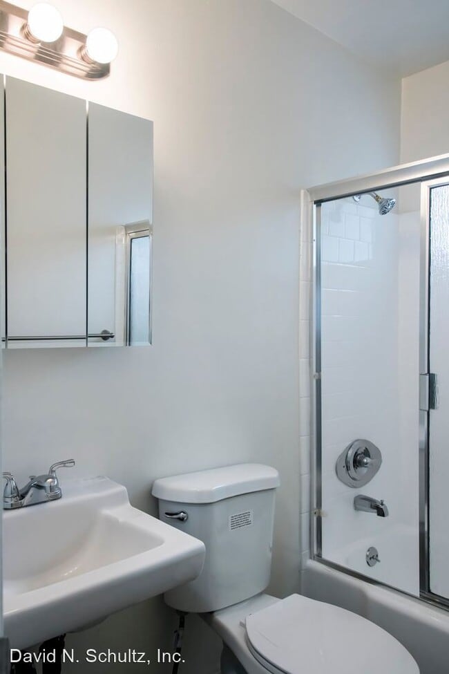 Building Photo - 833 W Foothill Blvd