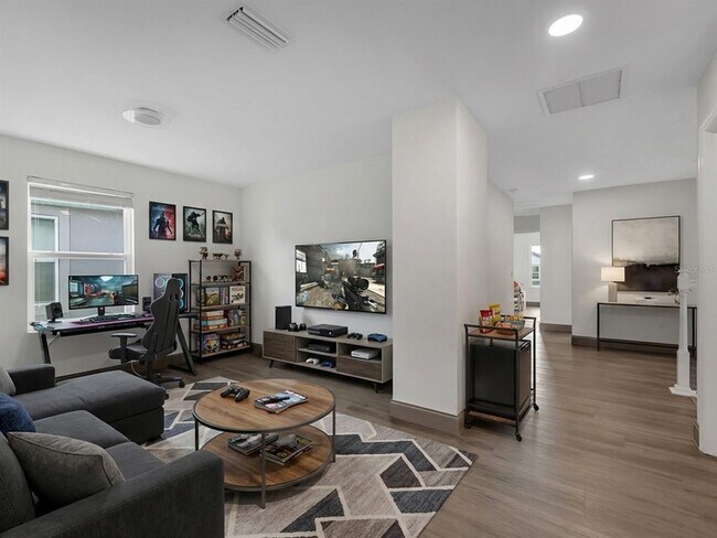 Building Photo - 7323 Pool Compass Loop