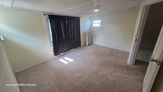 Building Photo - Freshly painted 4 bed Duplex in South Minn...