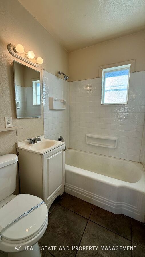 Building Photo - 1233 W Pierce St