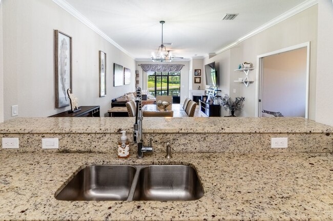 Building Photo - Available Pet Friendly Annual in Artesia!