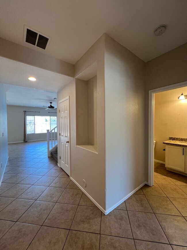 Building Photo - Fabulous Gilbert Location near San Tan Mall