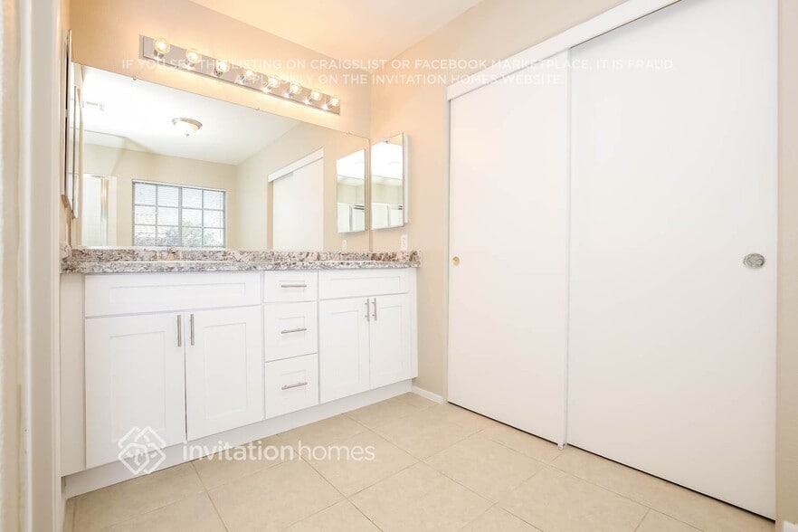 Building Photo - 7825 Strong Water Ct