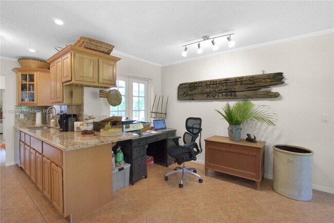 Building Photo - 4770 Holly Dr