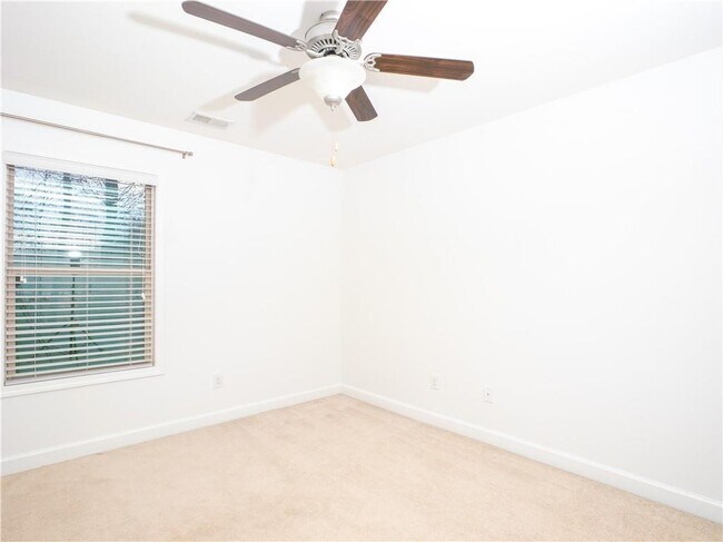 Building Photo - 4865 Alexandria Ave