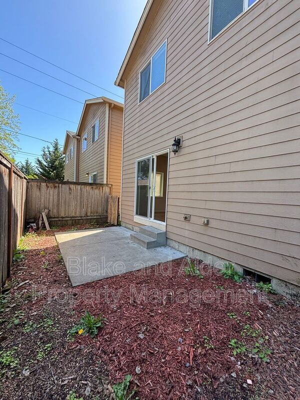 Building Photo - 347 Norway St NE