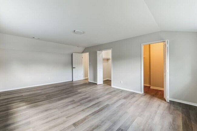Building Photo - 9302 Holbrook Dr