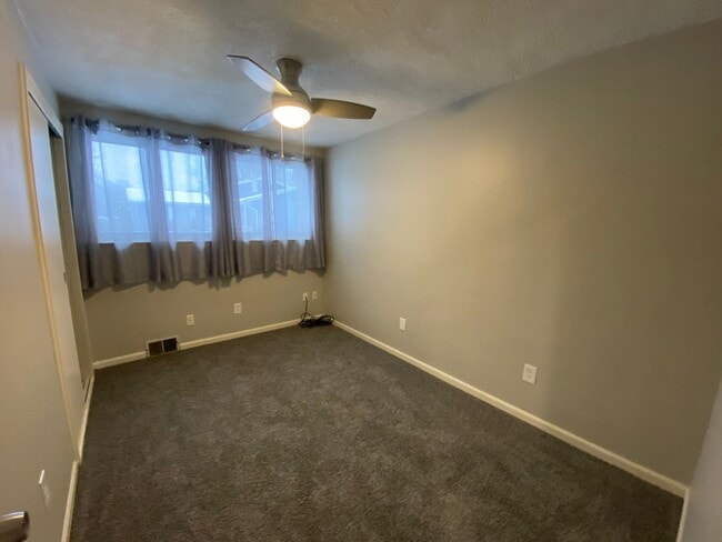 Building Photo - Beautiful 4-Bed, 2 Bathroom North Olmsted OH