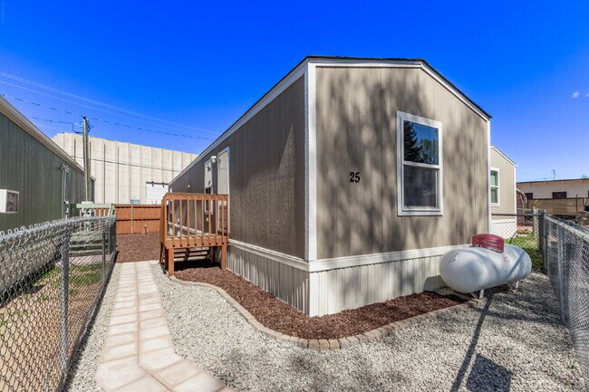 Building Photo - 2 bedroom - 4th st