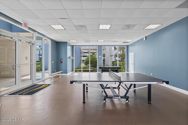 Building Photo - 241 Riverside Dr