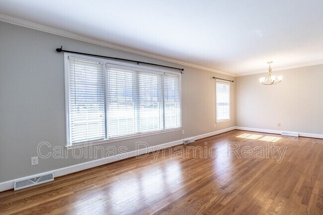 Building Photo - 6618 Castlegate Dr