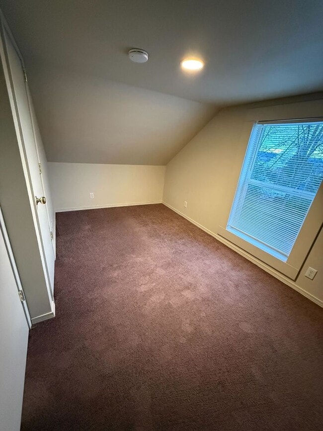 Building Photo - Camas - 2 Bedroom, 1.5 Bath with Large Detached Garage and EV Charging!
