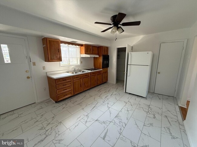 Building Photo - 2256 Roosevelt Blvd