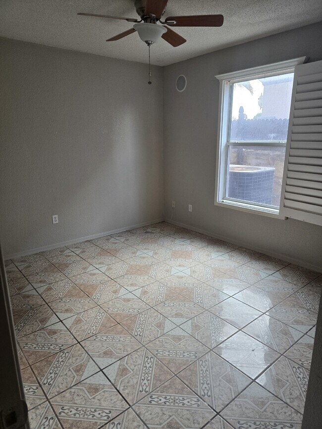 Building Photo - 3213 Tierra Ave Pl