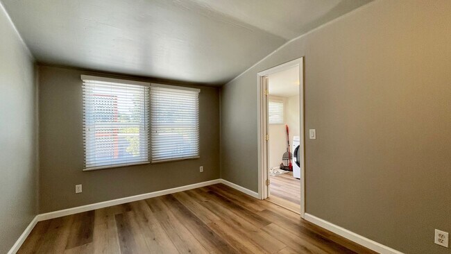Building Photo - Charming 2 Bedroom, 2 Bathroom Bungalow wi...