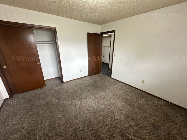 Building Photo - 333 E Marion Ct