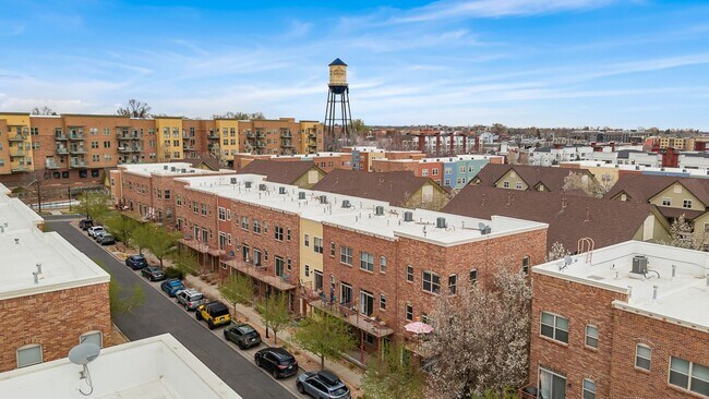 Building Photo - Modern 2-Bed, 2.5-Bath Corner Unit in Arva...