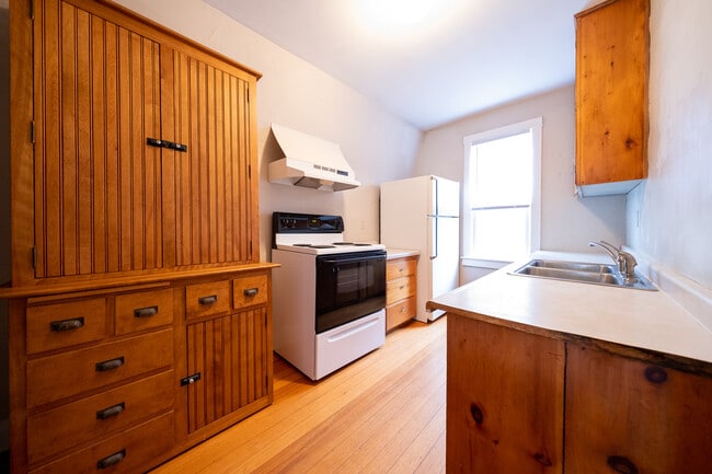 Building Photo - 128 2nd Ave W