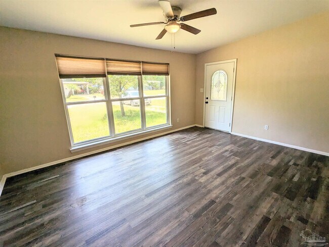 Building Photo - 9 Gentian Dr