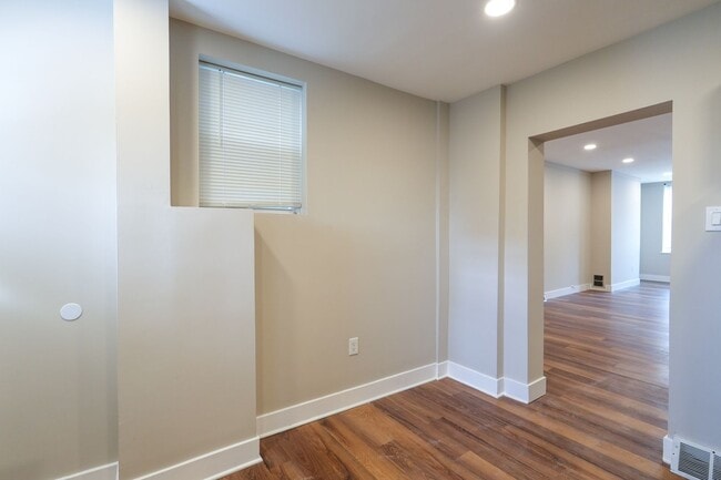 Building Photo - Amazing newly redone large 3 bedroom