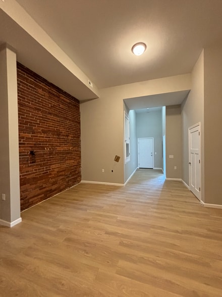 Building Photo - 712 12th St