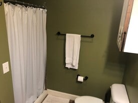 Building Photo - 1819 Deerwood Ave