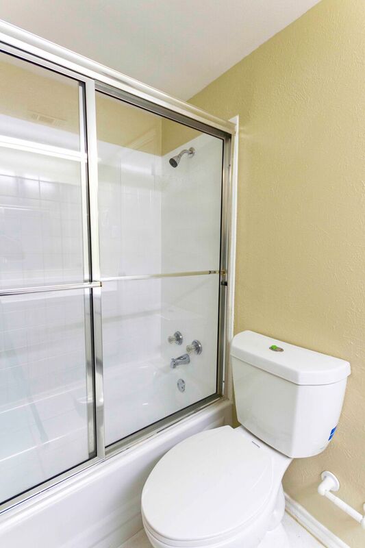 Building Photo - 817 W Rochelle Rd