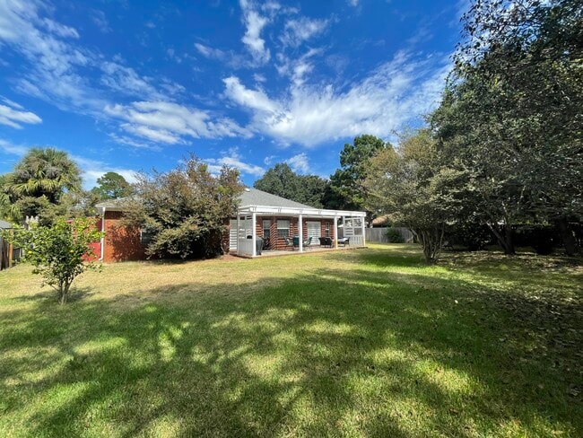 Building Photo - 9331 Vandivere Dr
