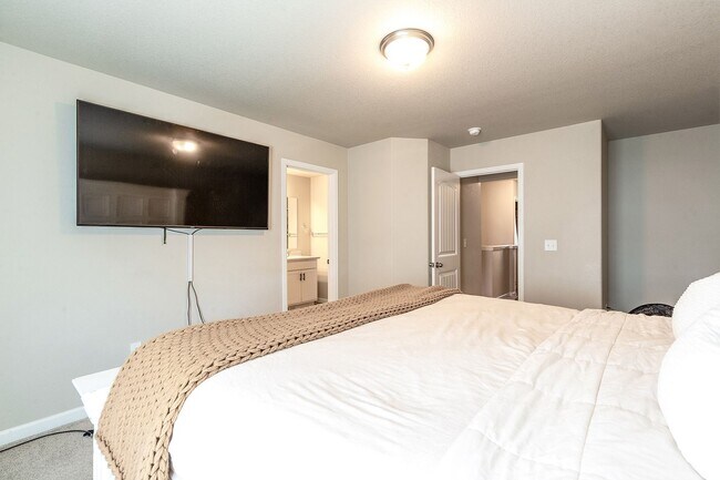 Building Photo - Townhouse Unit for Rent