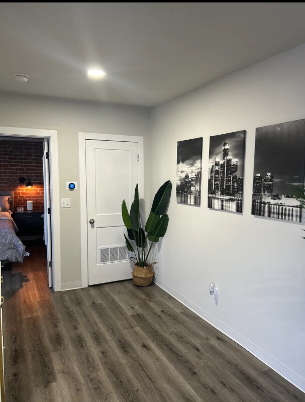 Building Photo - 5918 St Antoine