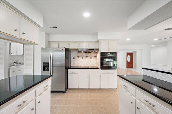 Building Photo - 6007 Claridge Dr