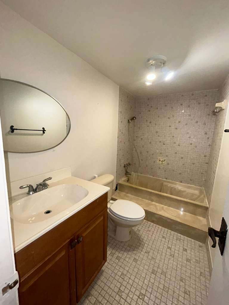 Bath with Jacuzzi - 13951 Kendale Lakes Cir