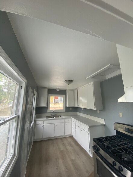 Primary Photo - 334 N Ave 53