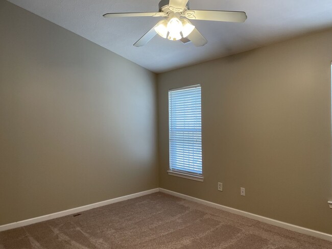 Building Photo - 3 Bedroom/2.5 Bath Townhome in Great Location