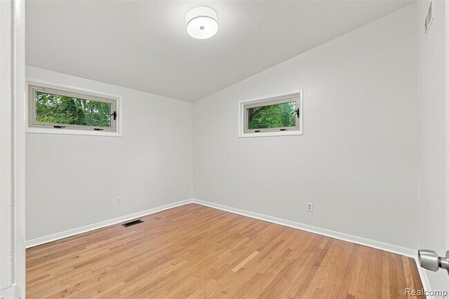 Building Photo - 1011 Brooklawn Dr