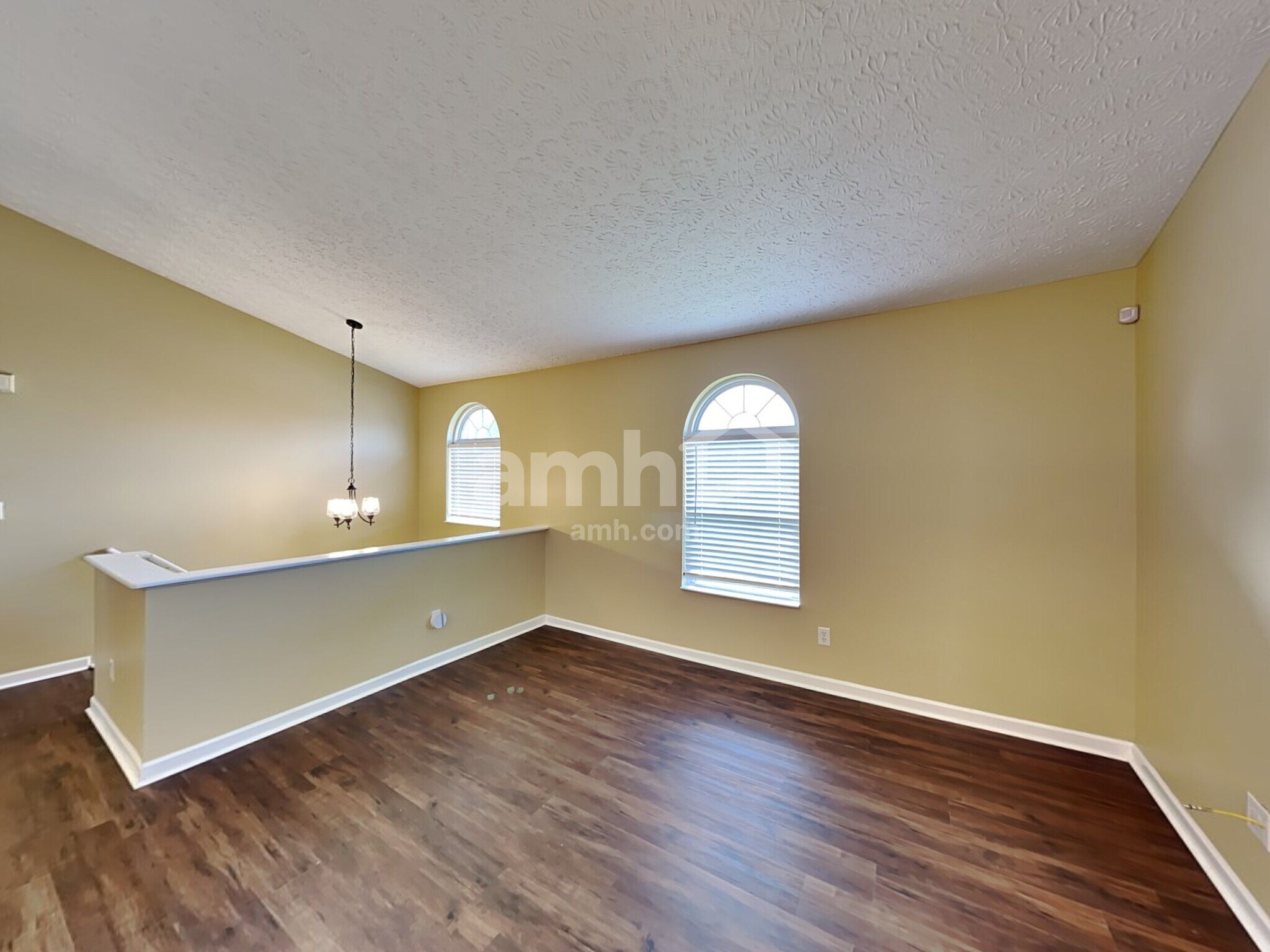 Building Photo - 372 Thompson St