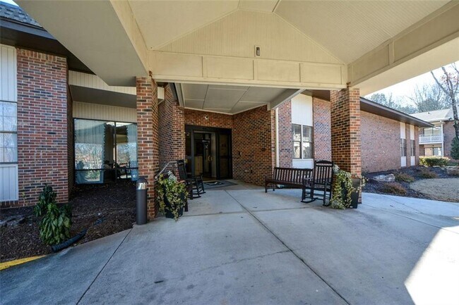 Building Photo - 475 Mount Vernon Hwy NE