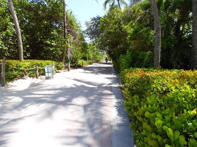 Building Photo - 1623 Collins Ave
