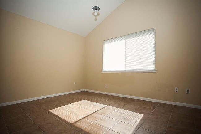 Building Photo - 5006 Stanhope Dr