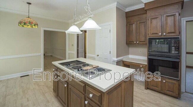 Building Photo - 111 Whispering Pines Ct